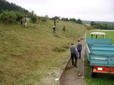 Arbeitseinsatz rund um die Sportplätze